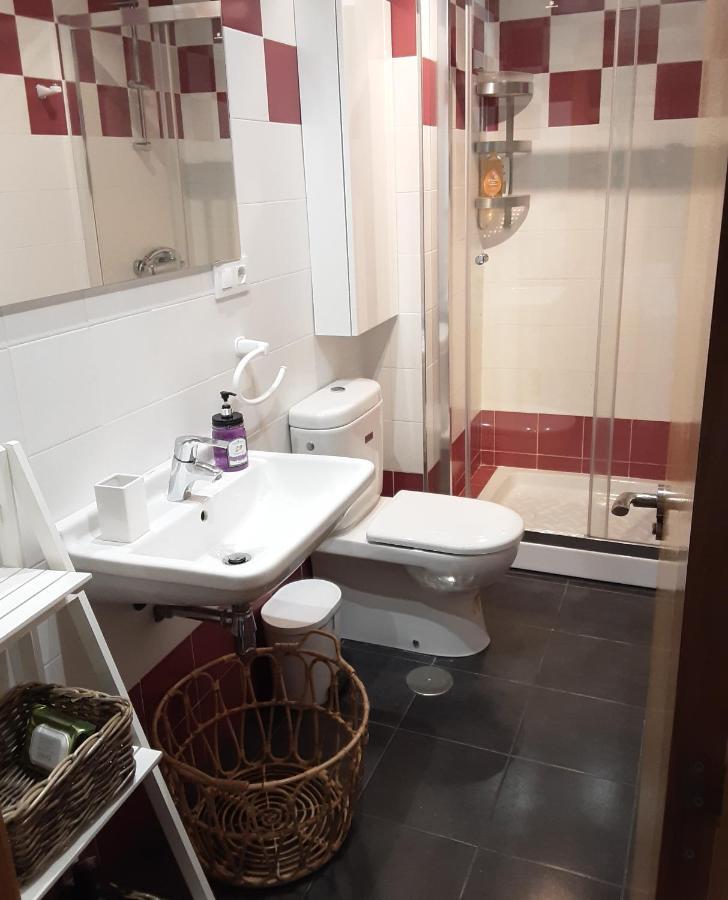 Apartamento Cine Colon 2 Ribadeo Dış mekan fotoğraf