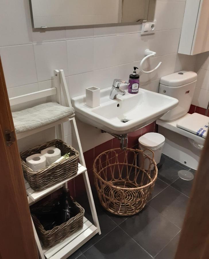 Apartamento Cine Colon 2 Ribadeo Dış mekan fotoğraf